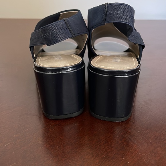 Anne Klein Slingback Navy Blue Heels - Picture 4 of 7